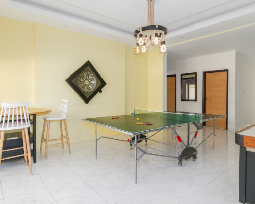 table tennis available in holiday villas in dubai for rent located in the central neighbourhood of Jumeirah 3, just 2 minutes from Sheikh Zayed Road.