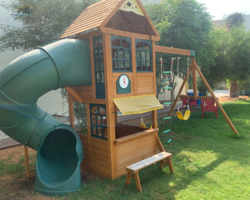 kids activity in garden available in vacation villas in dubai for rent